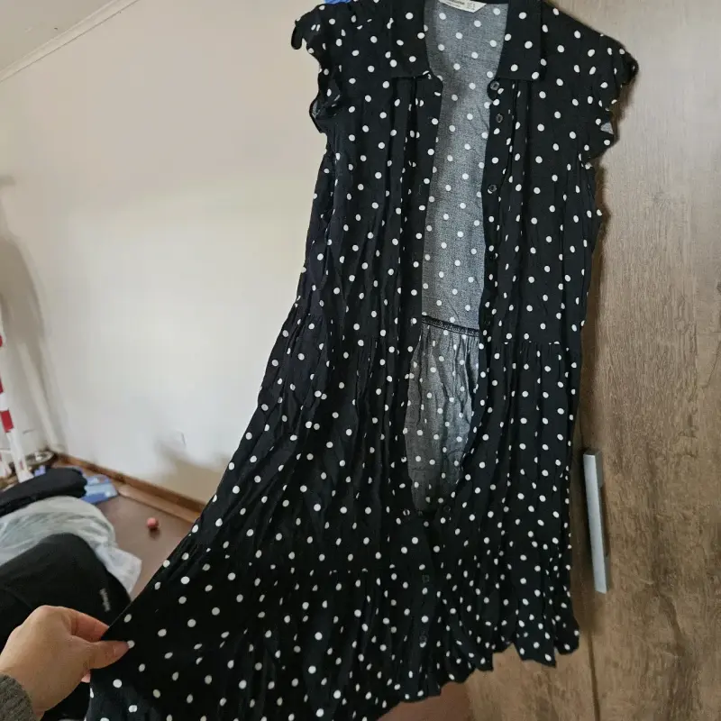 Vestido negro de lunares blancos - 1
