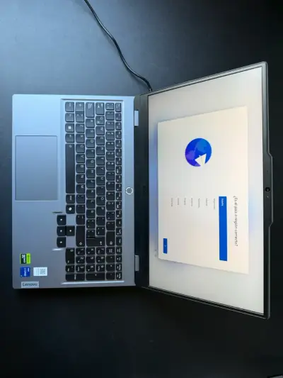 Laptop Lenovo LOQ 15" 9na Gen (Intel)i7 - miniatura 1