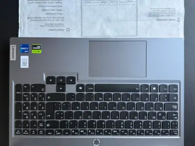 Laptop Lenovo LOQ 15" 9na Gen (Intel)i7 - miniatura 2