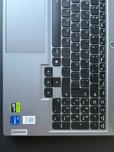 Laptop Lenovo LOQ 15" 9na Gen (Intel)i7 - miniatura 5