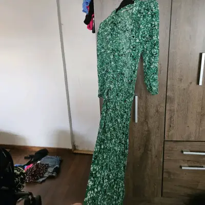 Vestido largo verde con estampado floral - miniatura 1