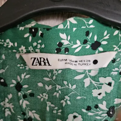 Vestido largo verde con estampado floral - miniatura 2