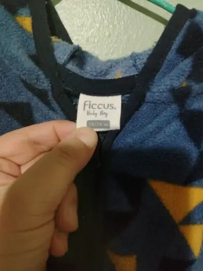 Chaqueta polar con capucha y diseño geomét - miniatura 4
