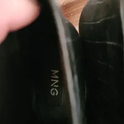 Botines cuero sintetico negro con diseño elegante - miniatura 2