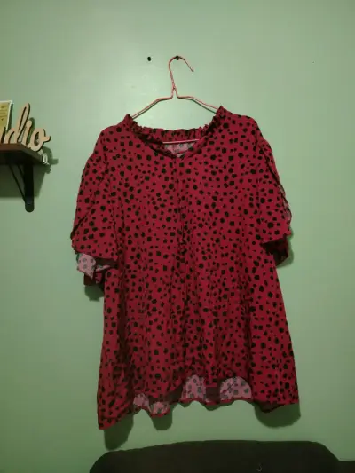 Blusa fuccia con círculos negros 3XL - miniatura 1