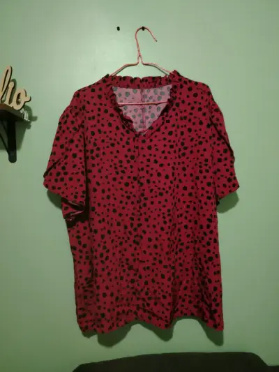 Blusa fuccia con círculos negros 3XL - miniatura 2