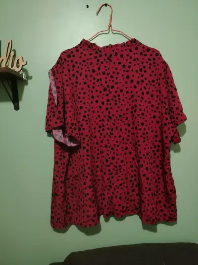 Blusa fuccia con círculos negros 3XL - miniatura 5