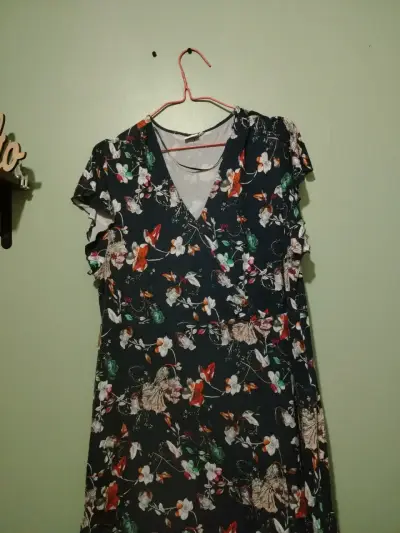 Vestido floral  con mangas cortas tela elasticada - miniatura 1