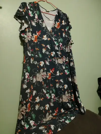 Vestido floral  con mangas cortas tela elasticada - miniatura 3