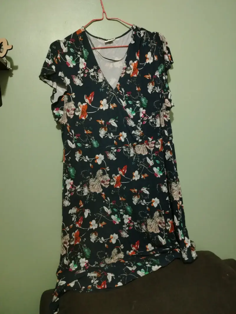 Vestido floral  con mangas cortas tela elasticada - 4