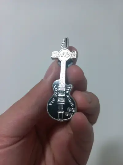 Pin de Guitarra Hard Rock Café - miniatura 1