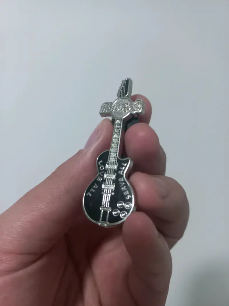 Pin de Guitarra Hard Rock Café - 2