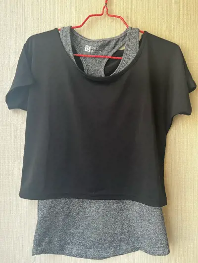 Conjunto deportivo negro y gris - miniatura 1