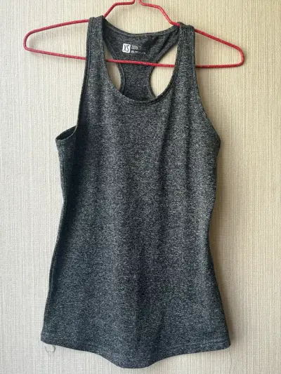 Conjunto deportivo negro y gris - miniatura 2