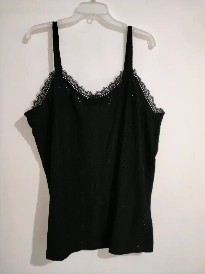 Top de encaje negro elegante para mujer - 1