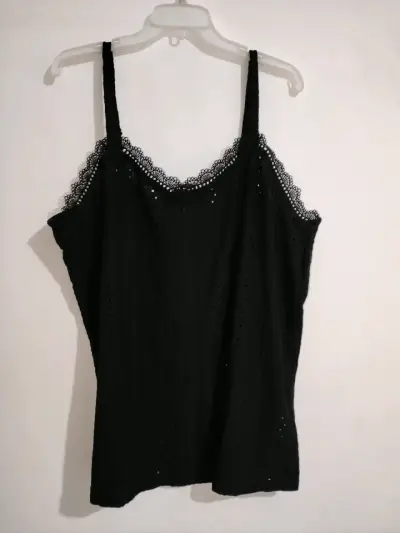 Top de encaje negro elegante para mujer - miniatura 1