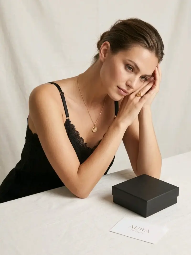 Top de encaje negro elegante para mujer - 3