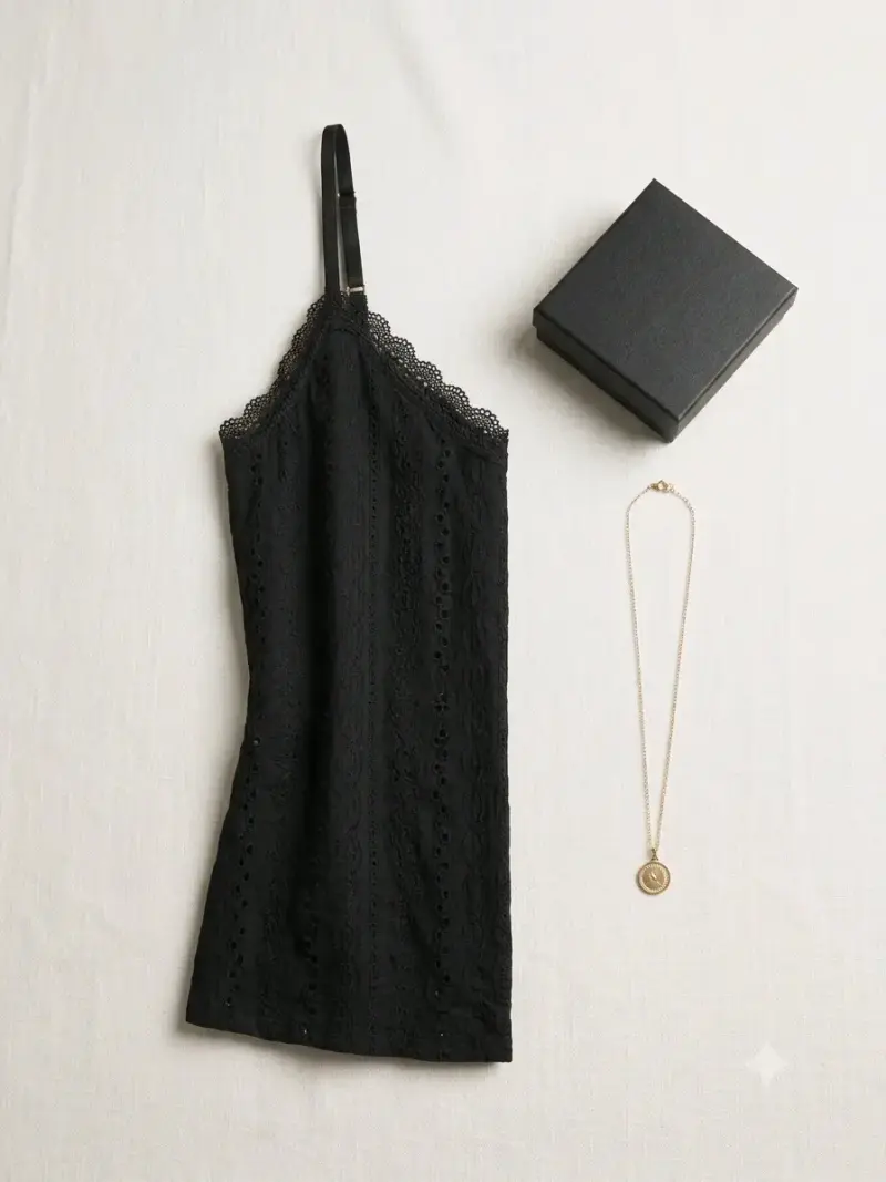 Top de encaje negro elegante para mujer - 4