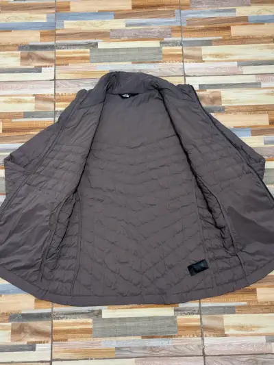 Chaqueta The North Face marrón acolchada - miniatura 4