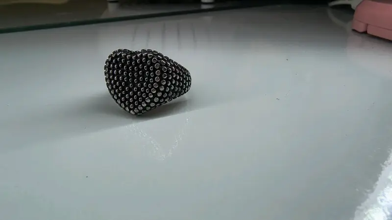 Anillo de acero con diseño de corazón - 2