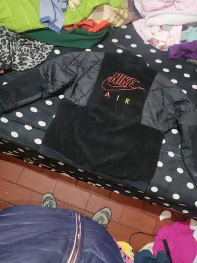 Chaqueta Nike Air negra con cierre - miniatura 2