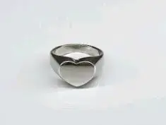 Anillo acero corazón  con diseño de corazón - miniatura 1