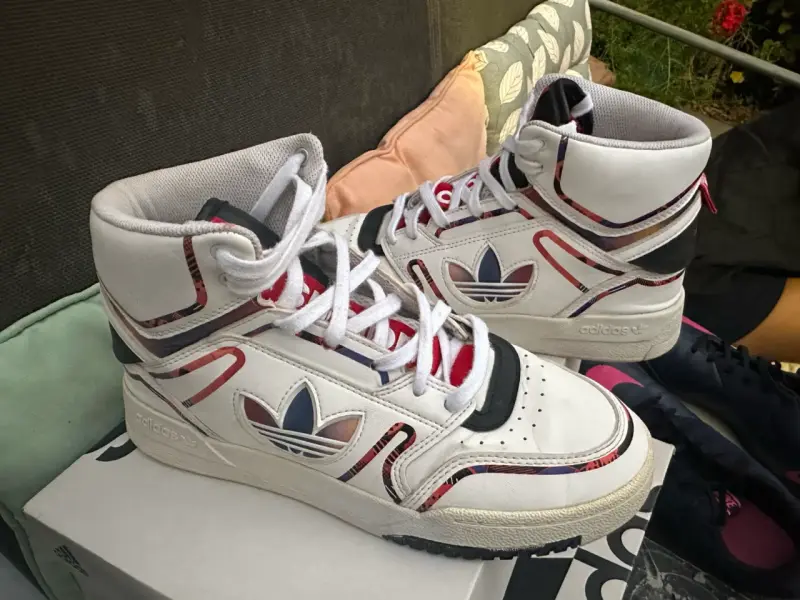 Zapatillas Adidas retro blancas y rojas - 3