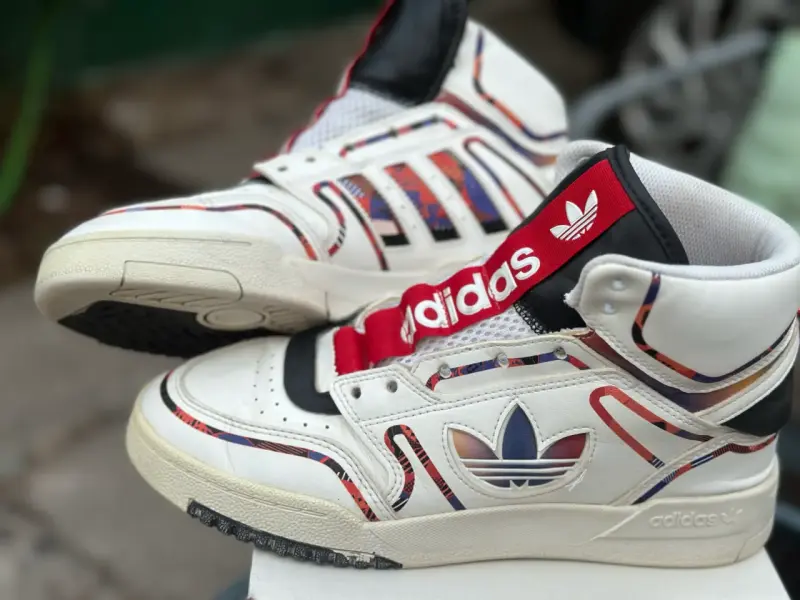 Zapatillas Adidas retro blancas y rojas - 5