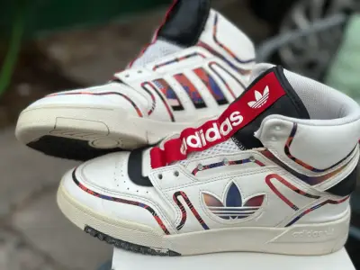 Zapatillas Adidas retro blancas y rojas - miniatura 5