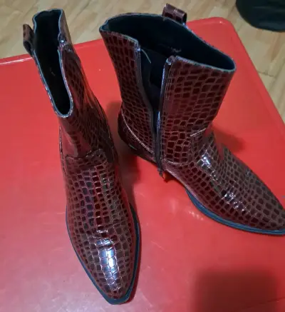 Botines de cuero marrón con textura - miniatura 2