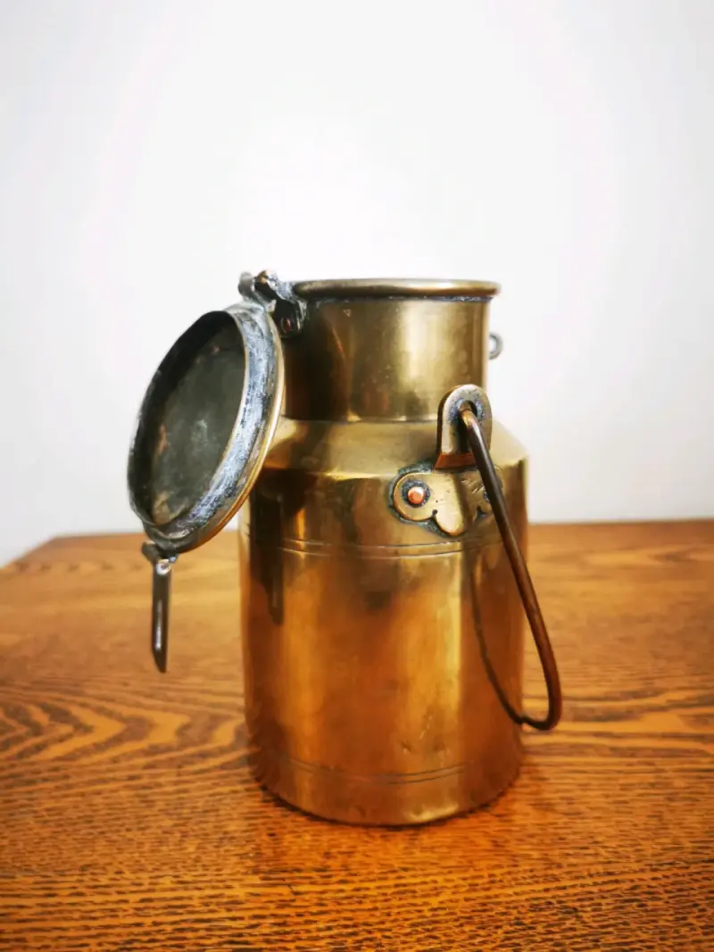 Lechera antigua de bronce con asa - 3