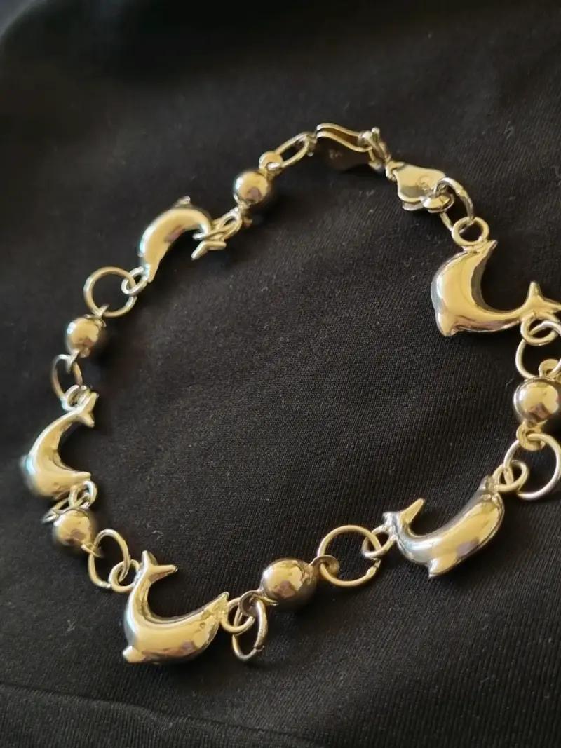 Pulsera de delfines en plata elegante