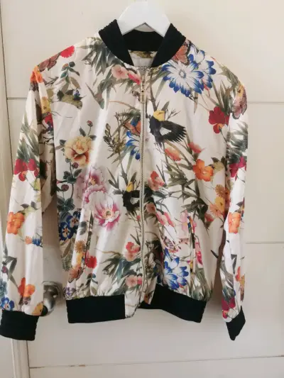 Corta viento floral para mujer - miniatura 1