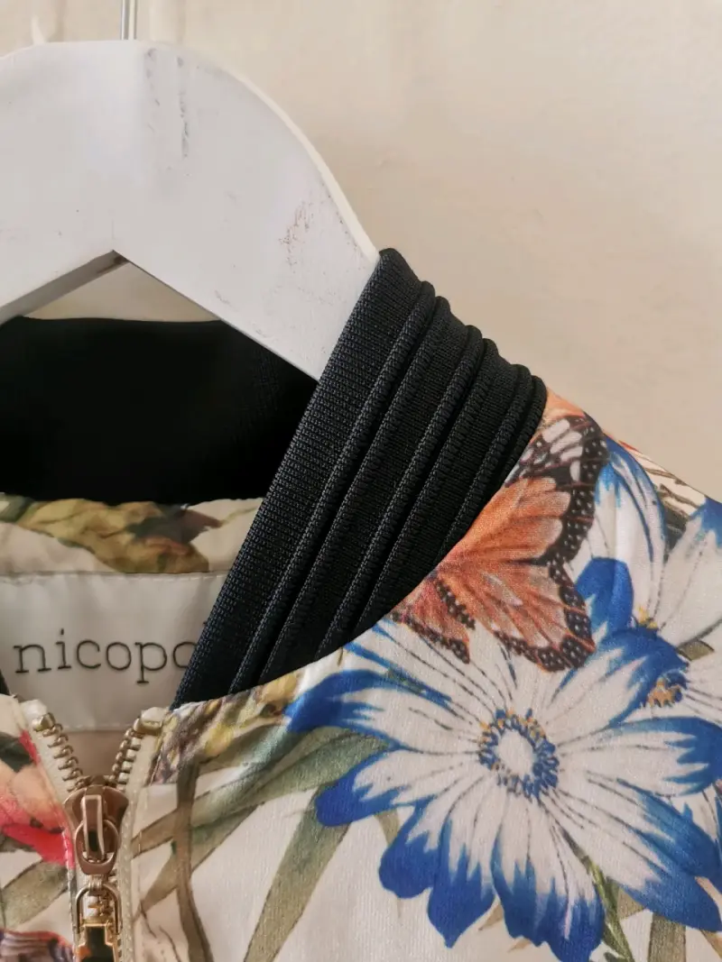 Corta viento floral para mujer - 4