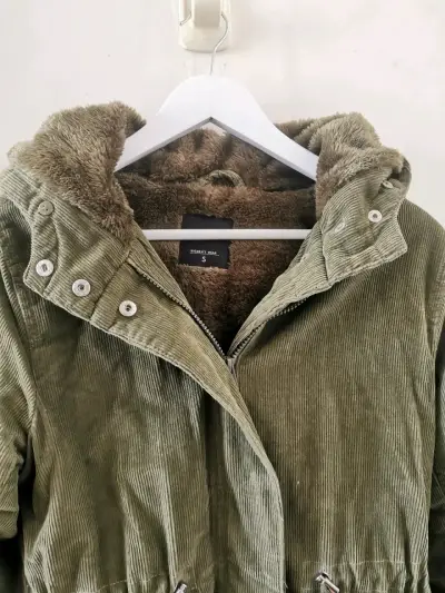 Parka verde de cotele con capucha - miniatura 2