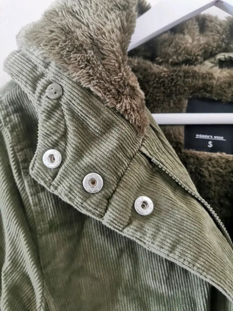 Parka verde de cotele con capucha - 4