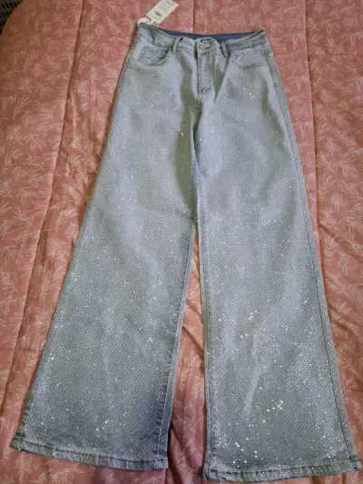 Jeans de mujer con lentejuelas brillantes - miniatura 1