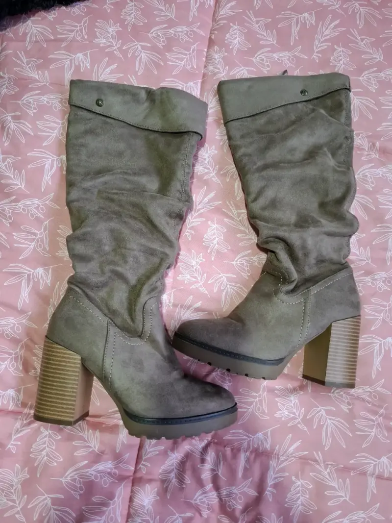Botas de gamuza gris con tacón alto - 1