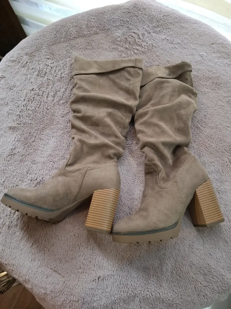 Botas de gamuza gris con tacón alto - 2