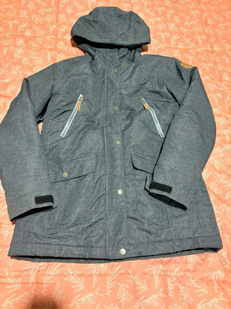 Parka azul con capucha para invierno