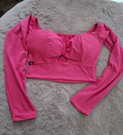 Top fucsia con mangas largas y detalle frontal - miniatura 1
