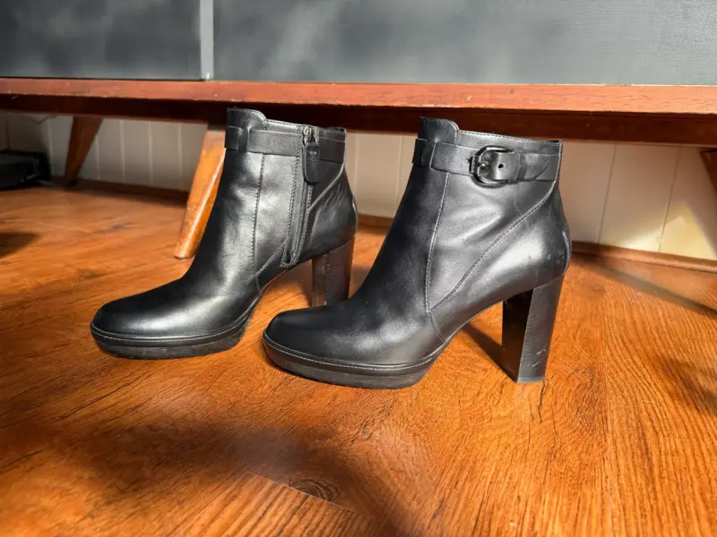 Botines de cuero negras con cierre lateral - 2