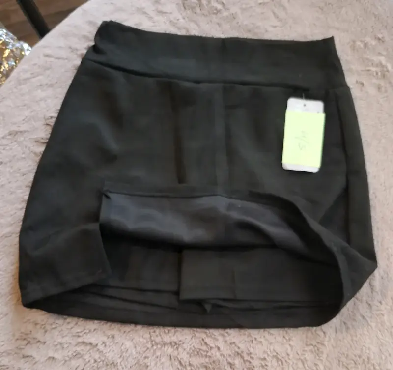 Falda short corta negra elegante - 2