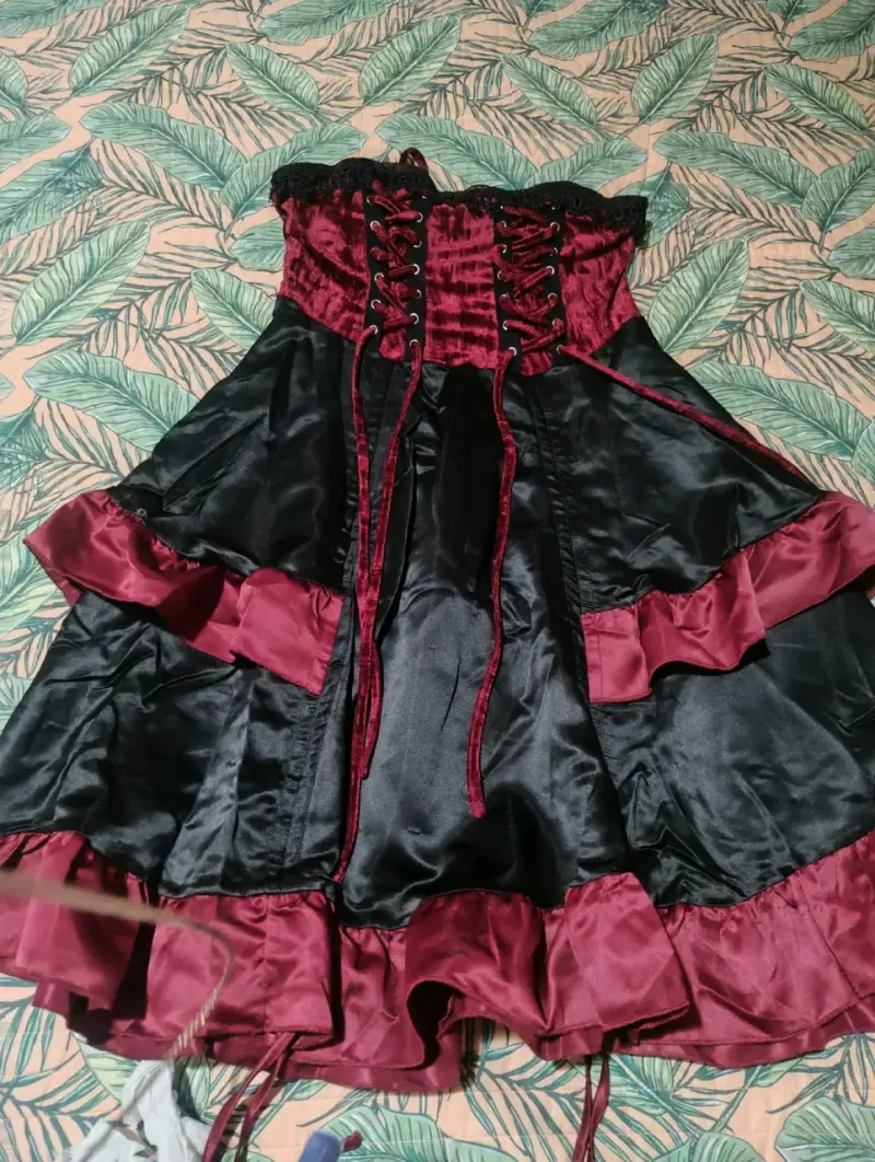 Vestido corsé gótico negro y burdeos - 1