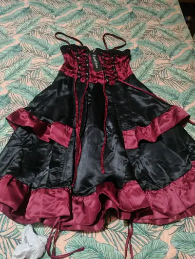 Vestido corsé gótico negro y burdeos - miniatura 3