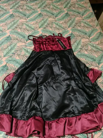 Vestido corsé gótico negro y burdeos - miniatura 5