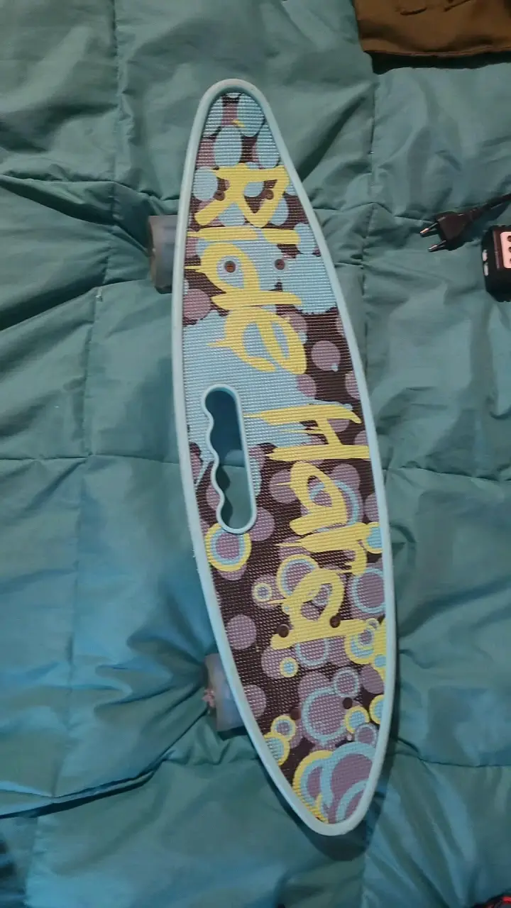 Tabla de skate estilo retro colorida