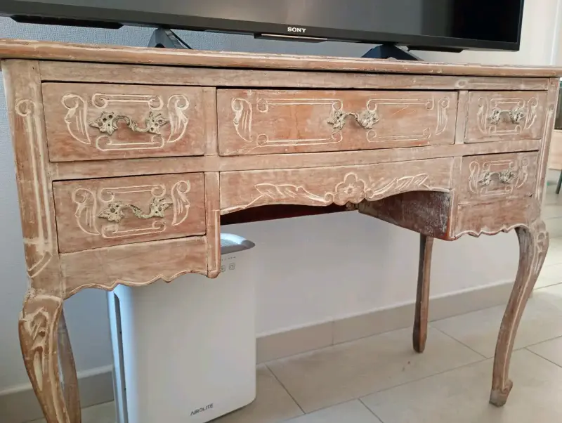 Escritorio vintage de madera tallada - 2
