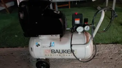 Compresor de aire Bauker 24L en buen estado - miniatura 1