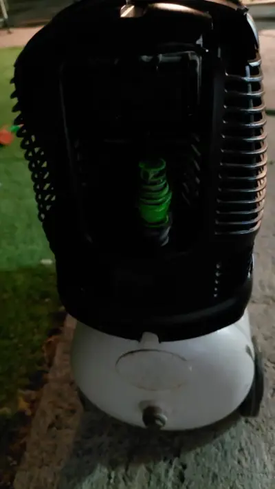 Compresor de aire Bauker 24L en buen estado - miniatura 3